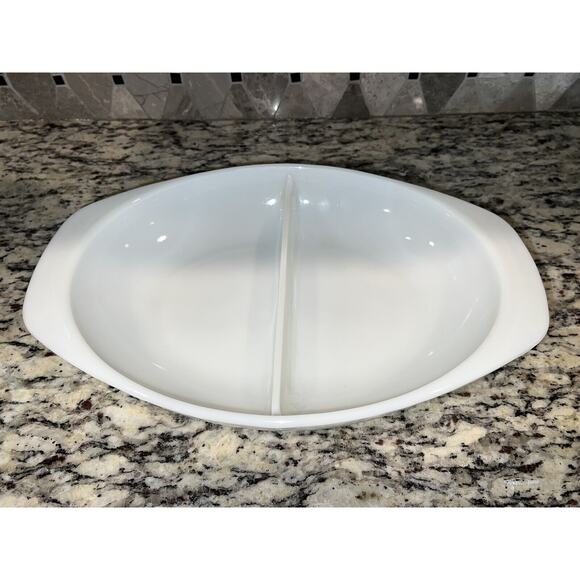 Pyrex White Divided Oval 1.5 qt Casserole Dish #1063 Vintage No Lid - Picture 2 of 7